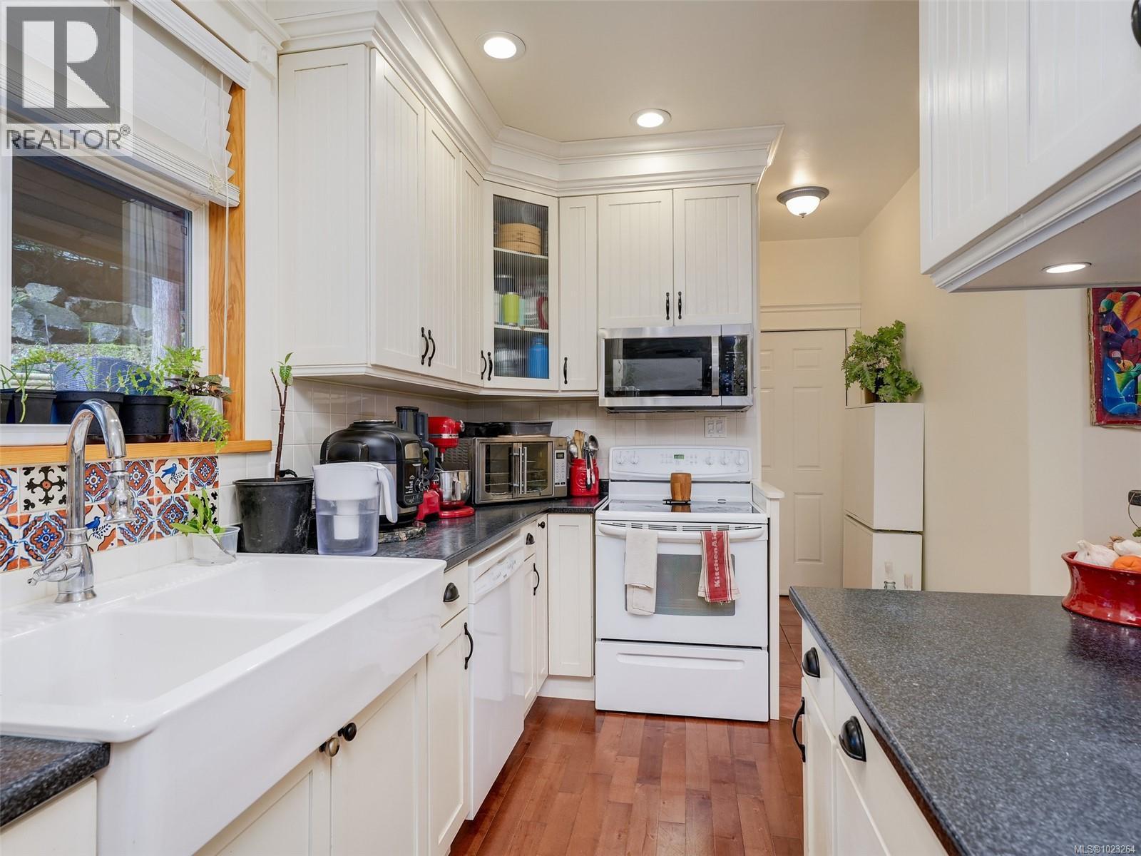  643 Southwood Drive, Highlands