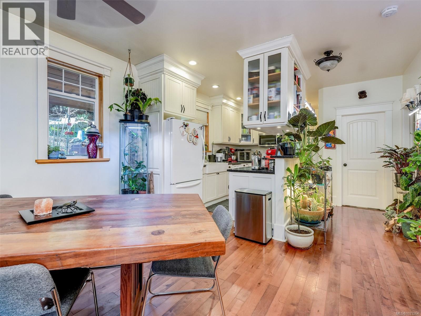  643 Southwood Drive, Highlands