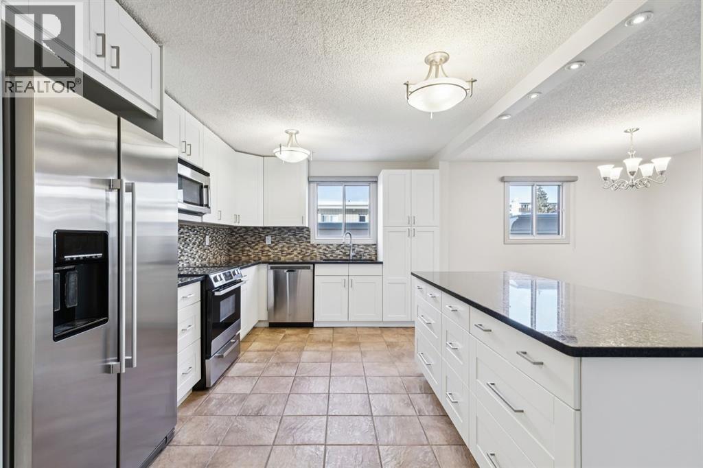 #6 1607 26 AVENUE SW - 4