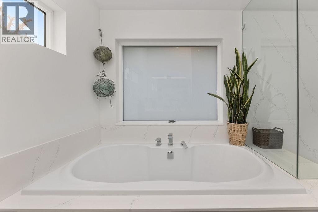 502 SPYGLASS PLACE, Gibsons