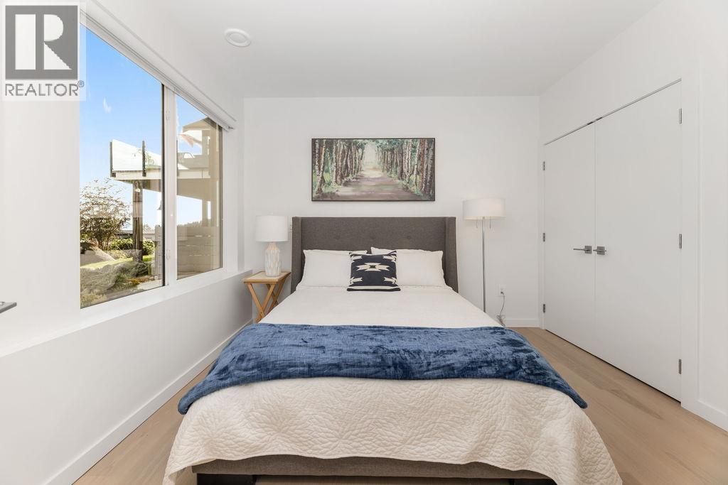 502 SPYGLASS PLACE, Gibsons