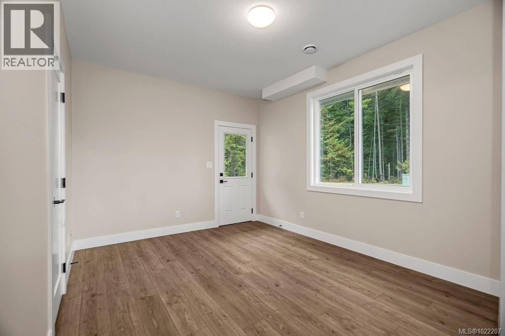 811 Stringer Way, Ladysmith