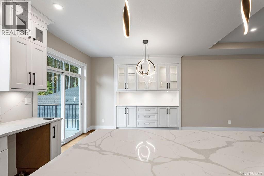 811 Stringer Way, Ladysmith