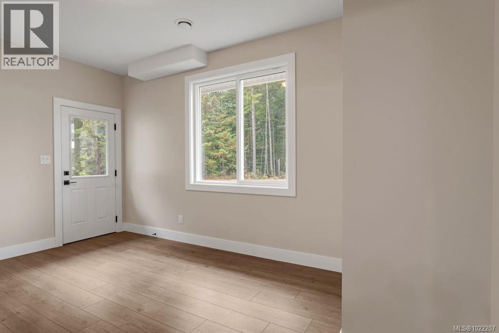 811 Stringer Way, Ladysmith