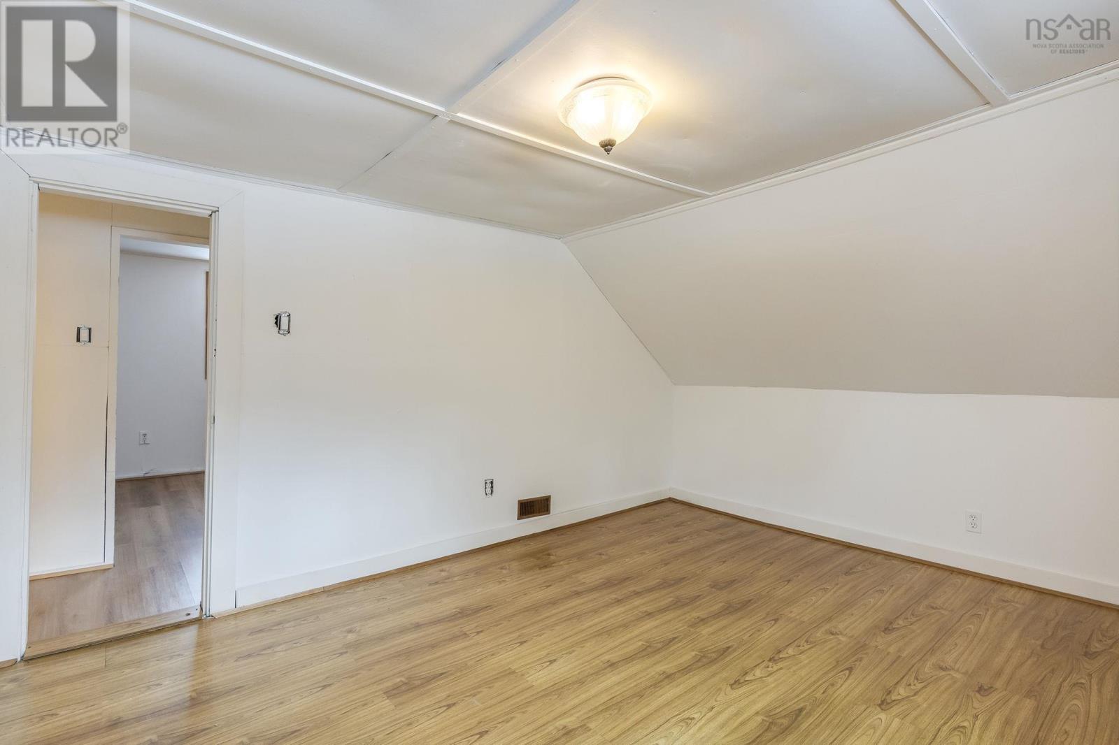 Property 12 of 38 of 5404 8 Highway