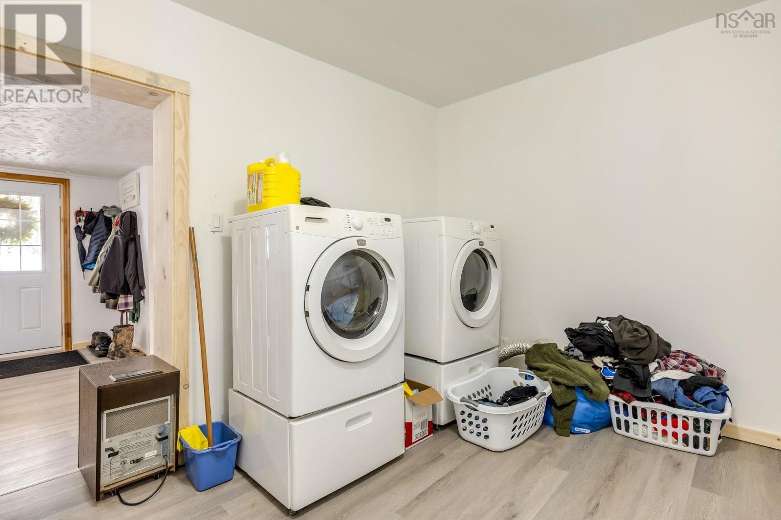 Property 19 of 38 of 5404 8 Highway