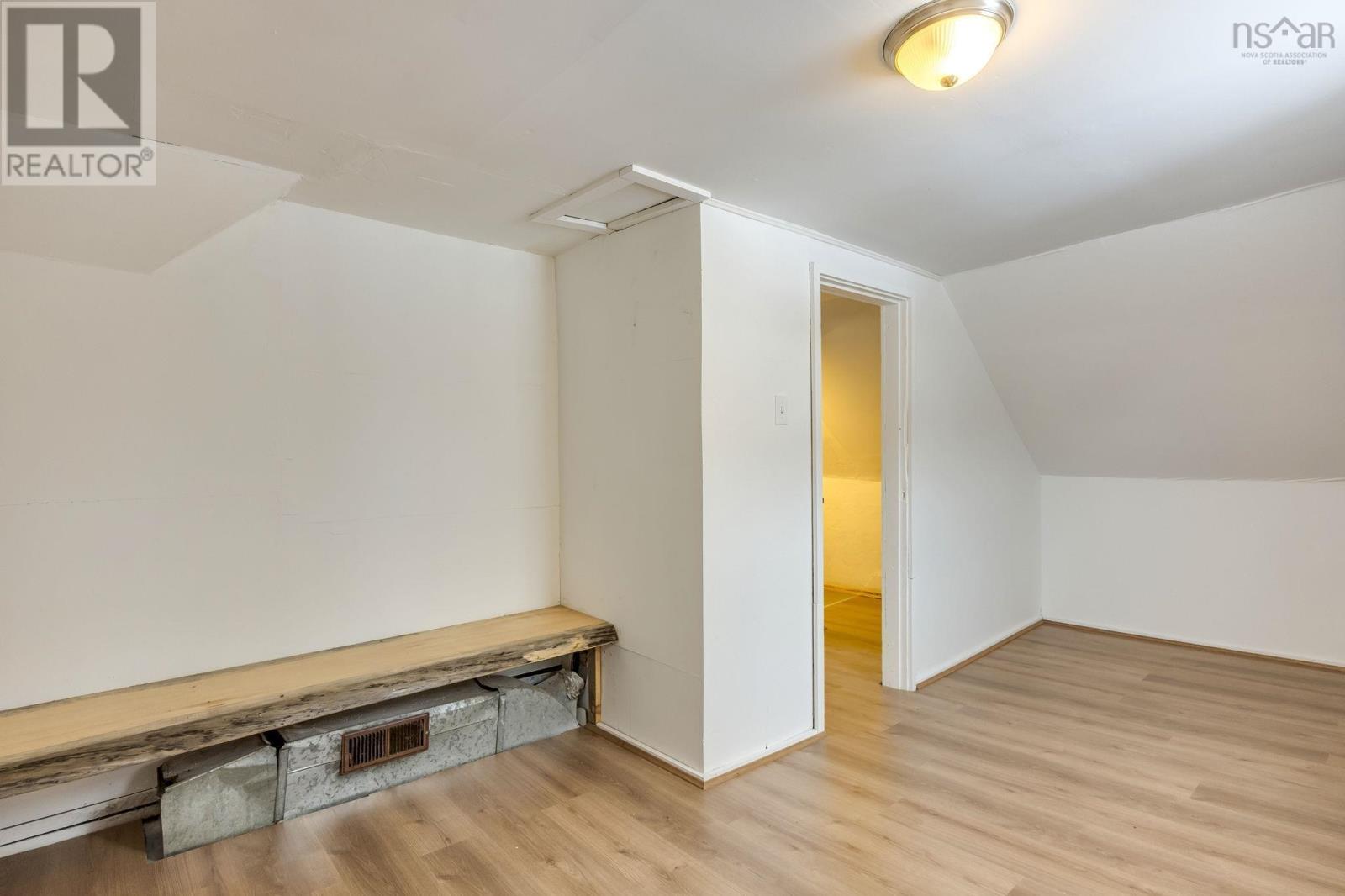 Property 28 of 38 of 5404 8 Highway