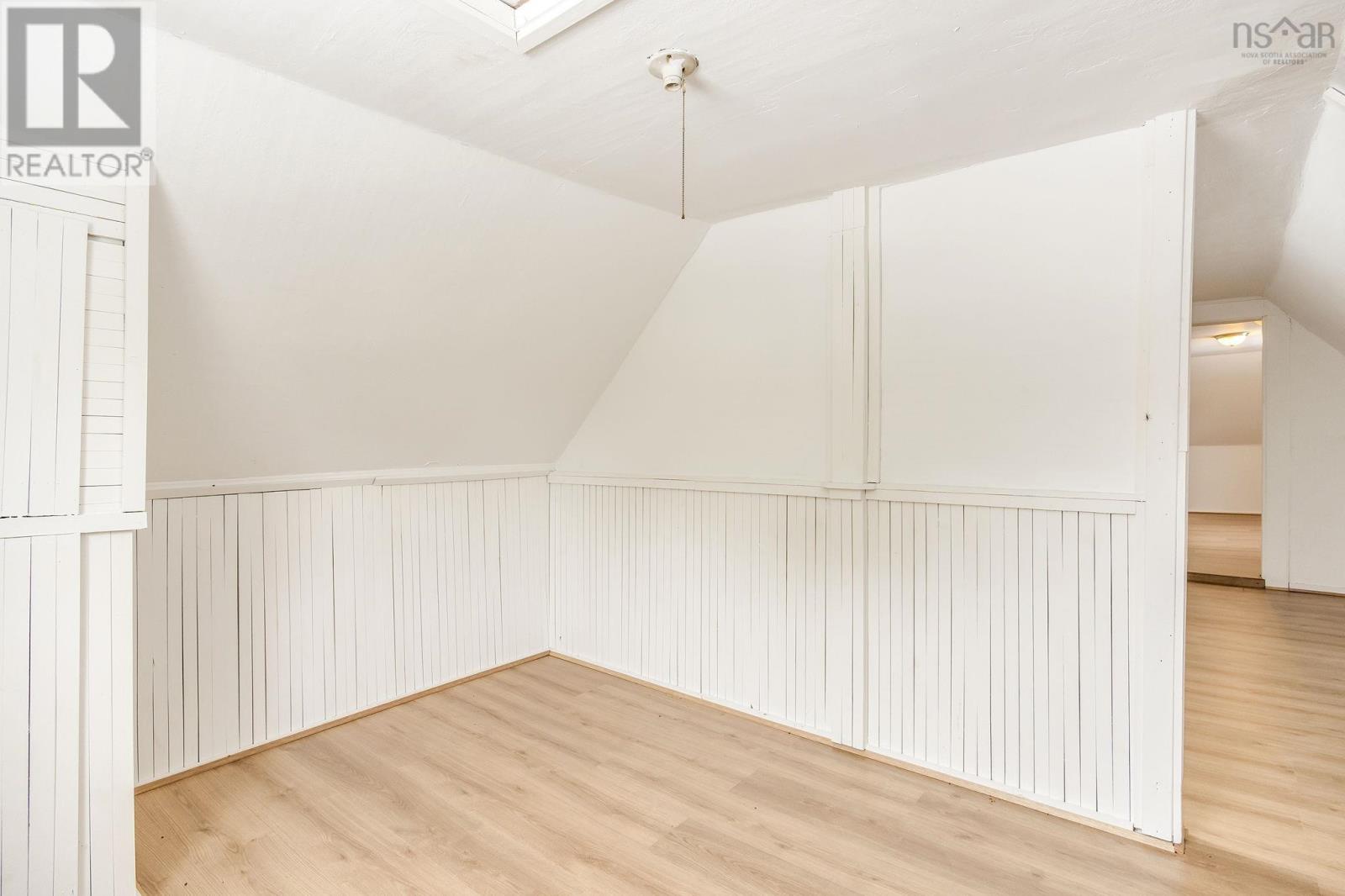 Property 36 of 38 of 5404 8 Highway