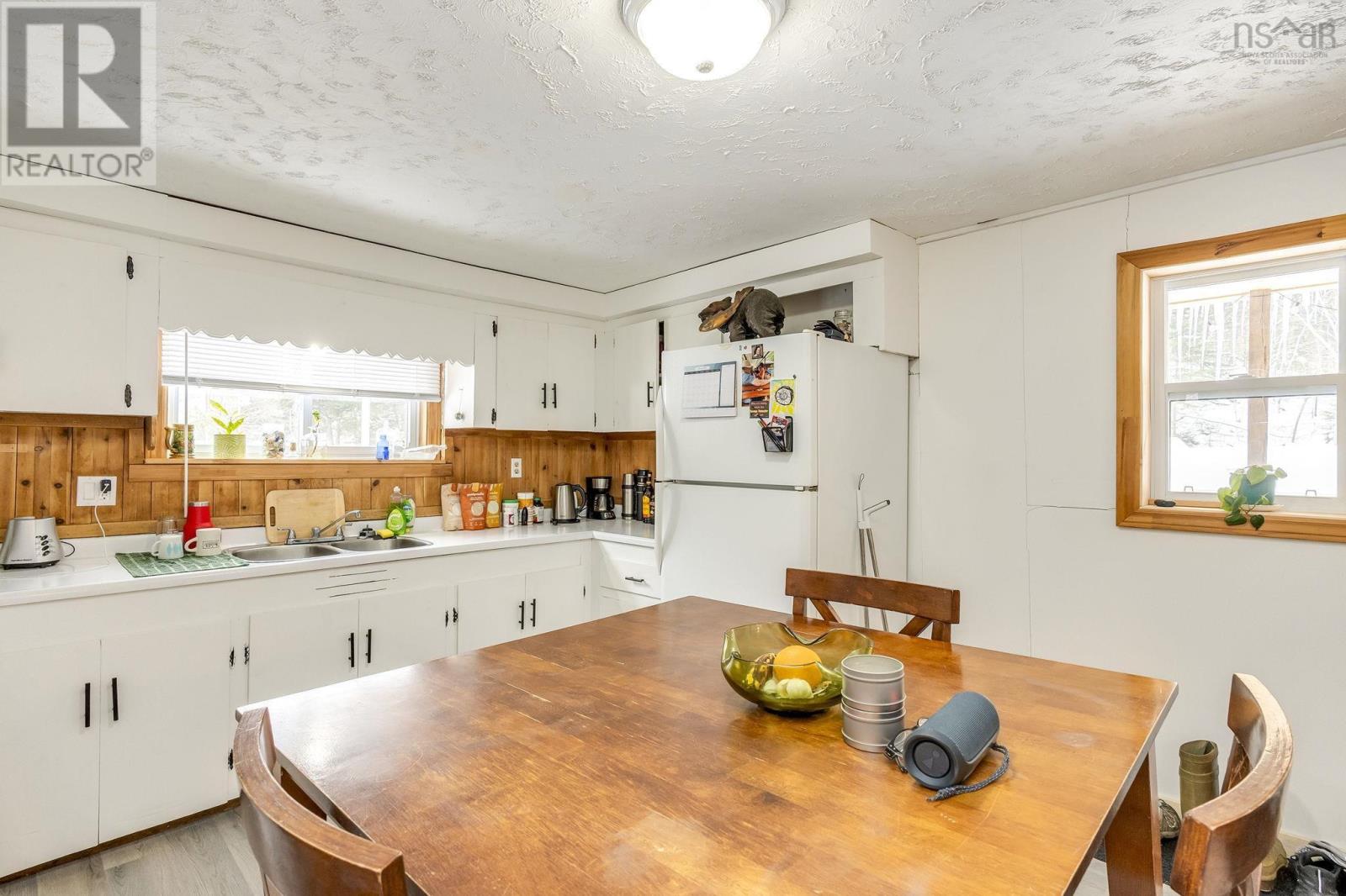 Property 9 of 38 of 5404 8 Highway