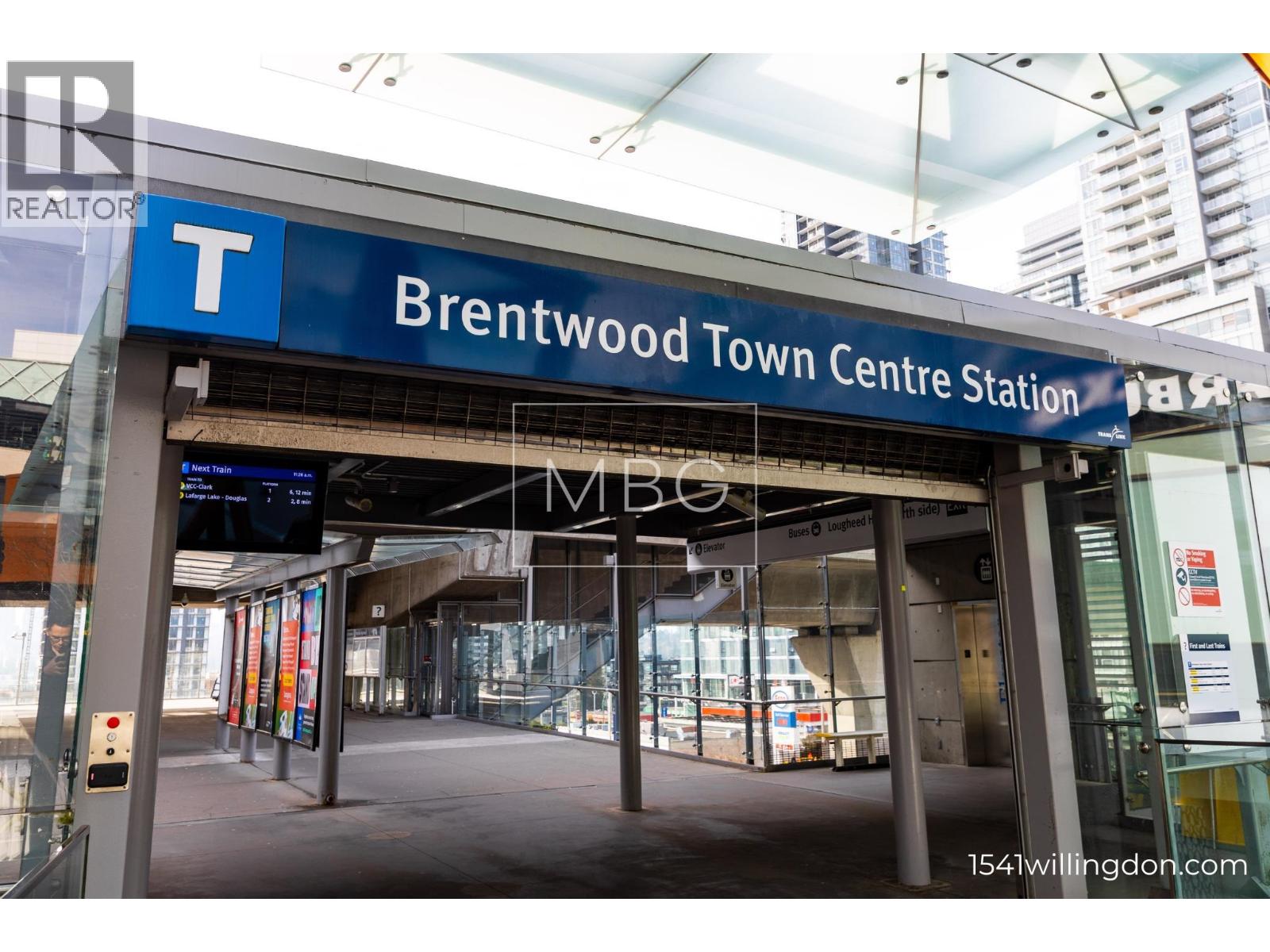 4 1541 WILLINGDON AVENUE, Burnaby