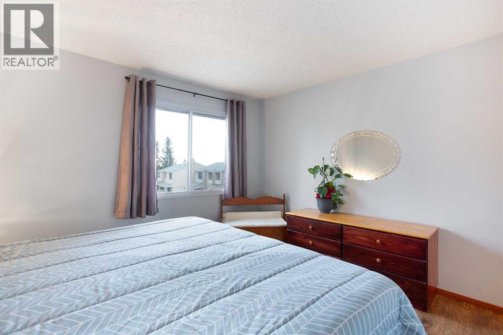 Single Family House for Sale in   Berwick Drive NW Beddington Heights Calgary 