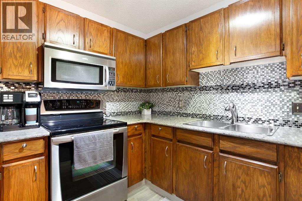 Single Family House for Sale in   Berwick Drive NW Beddington Heights Calgary 