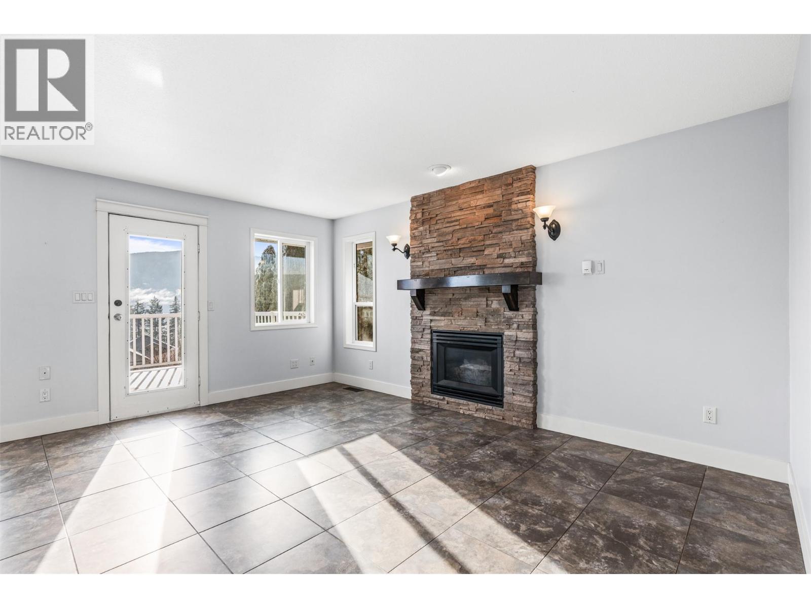 1997 Mountain View Avenue, Lumby