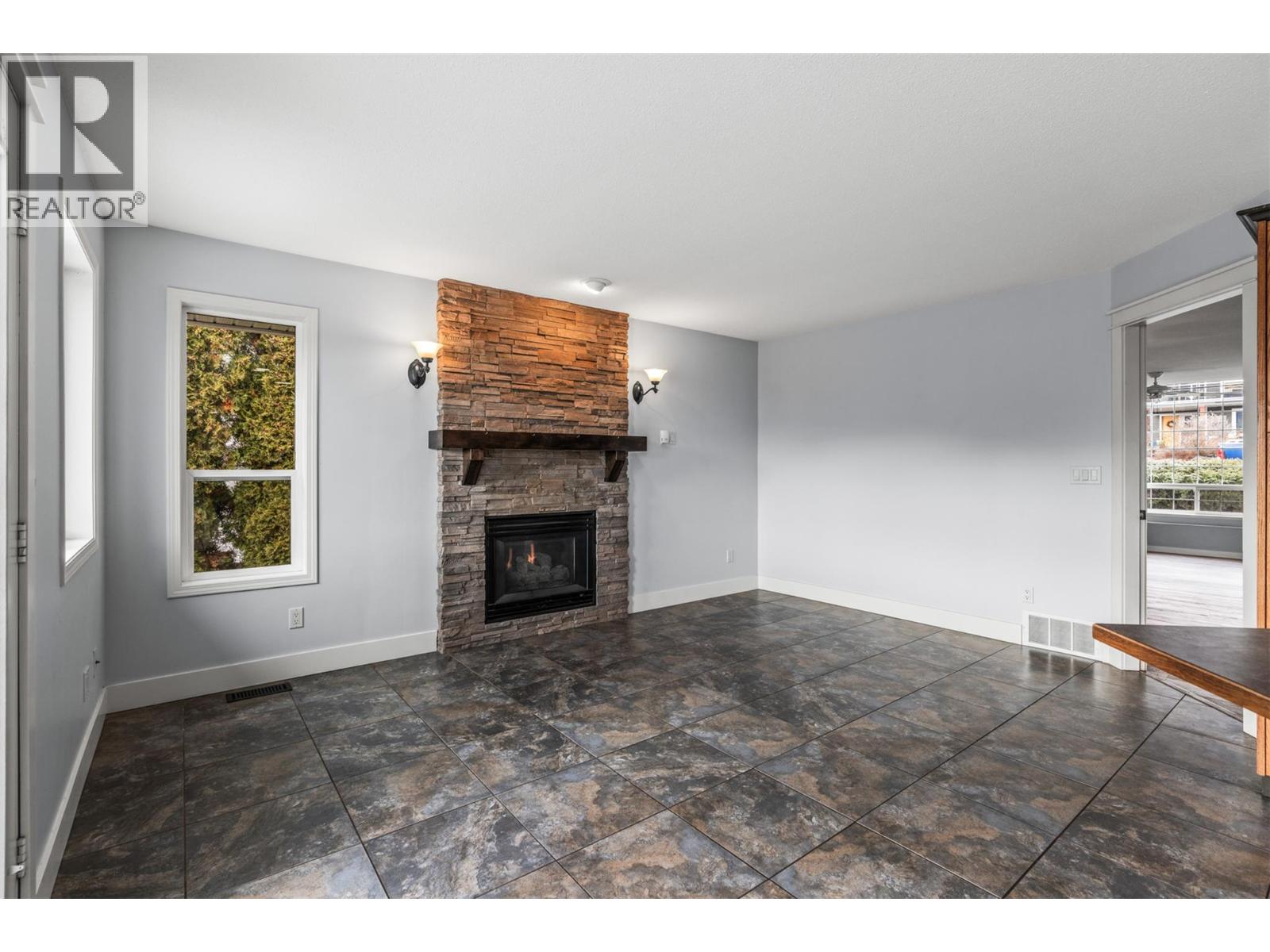 1997 Mountain View Avenue, Lumby