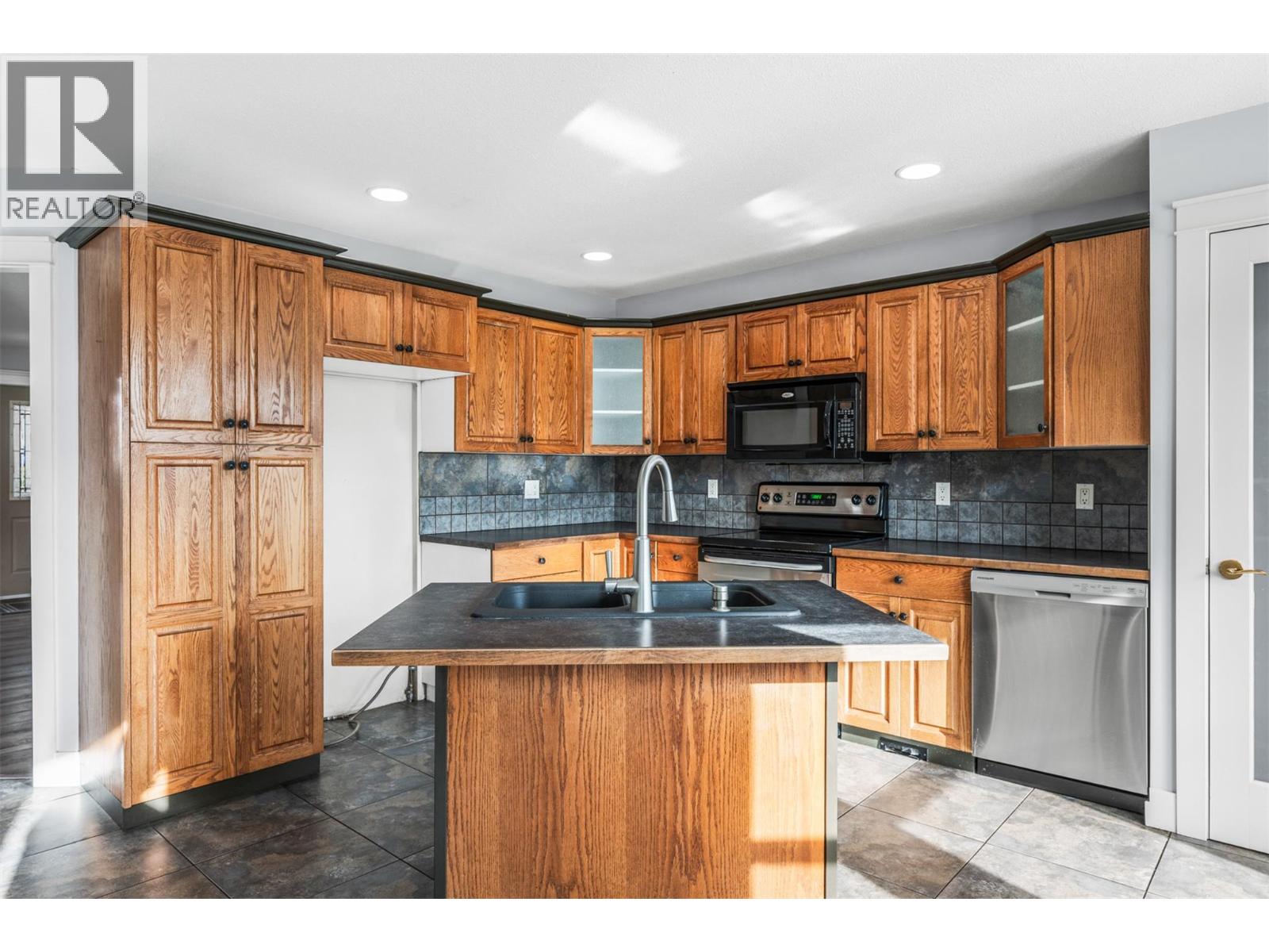 1997 Mountain View Avenue, Lumby