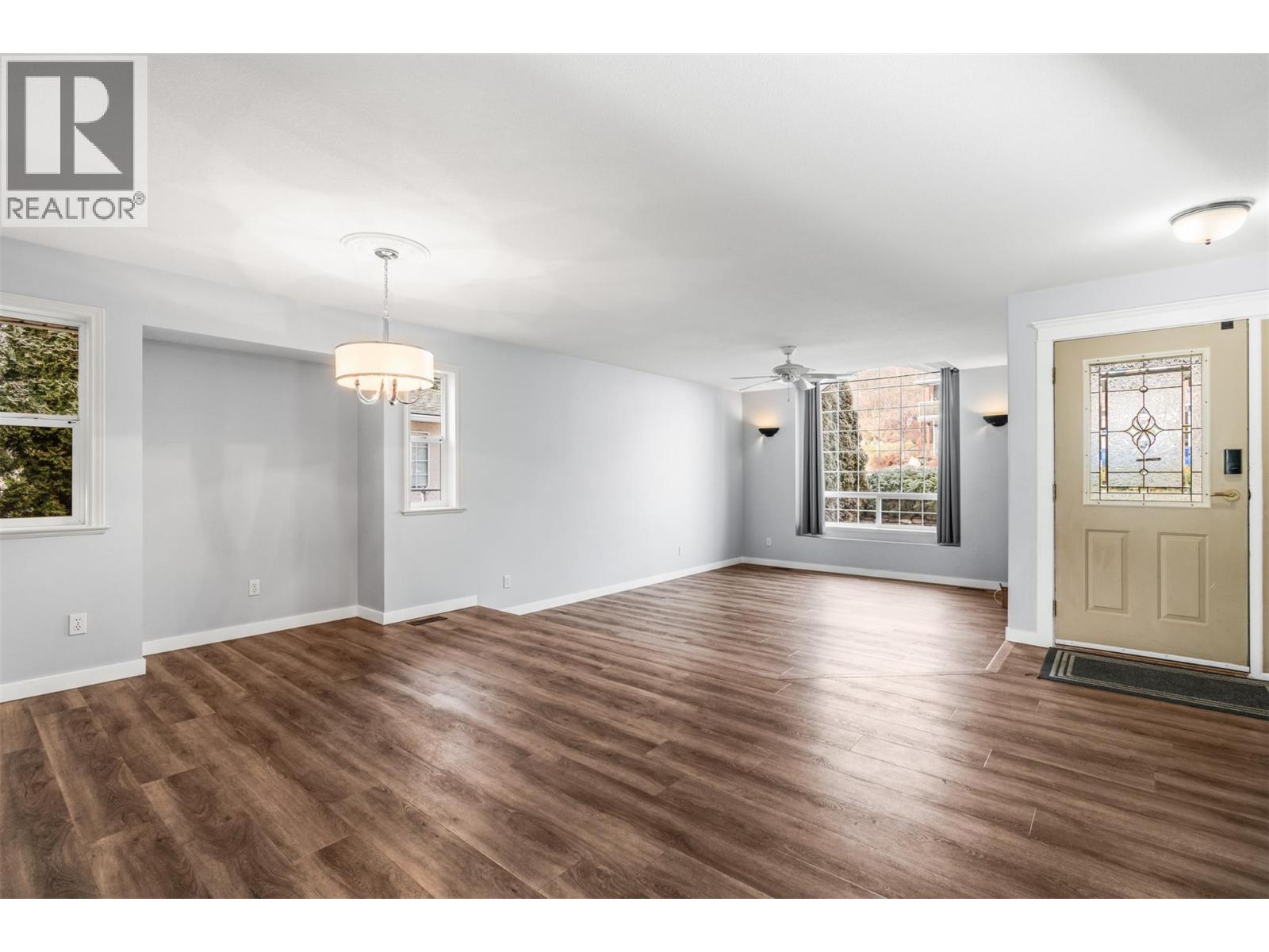 1997 Mountain View Avenue, Lumby