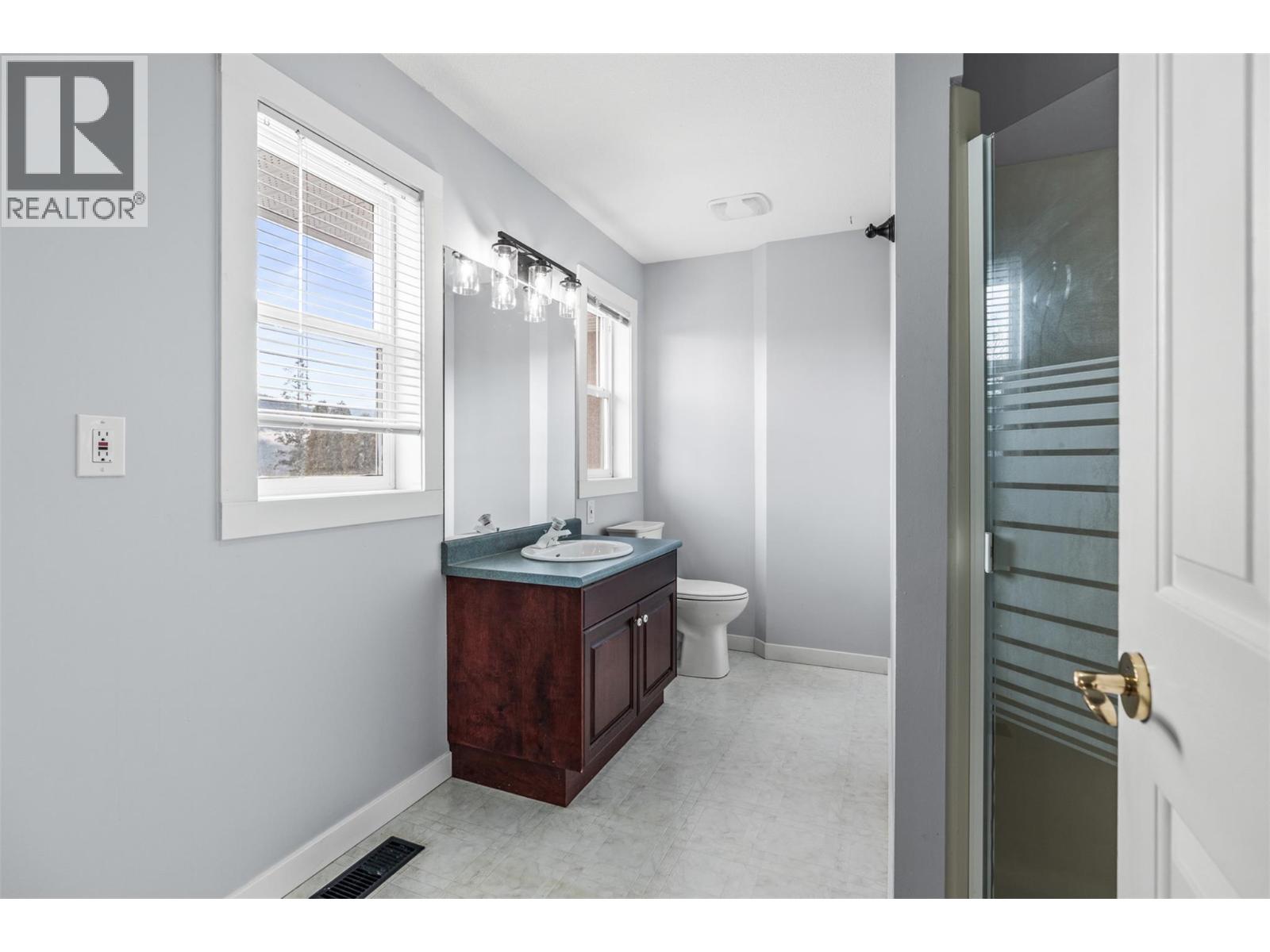 1997 Mountain View Avenue, Lumby