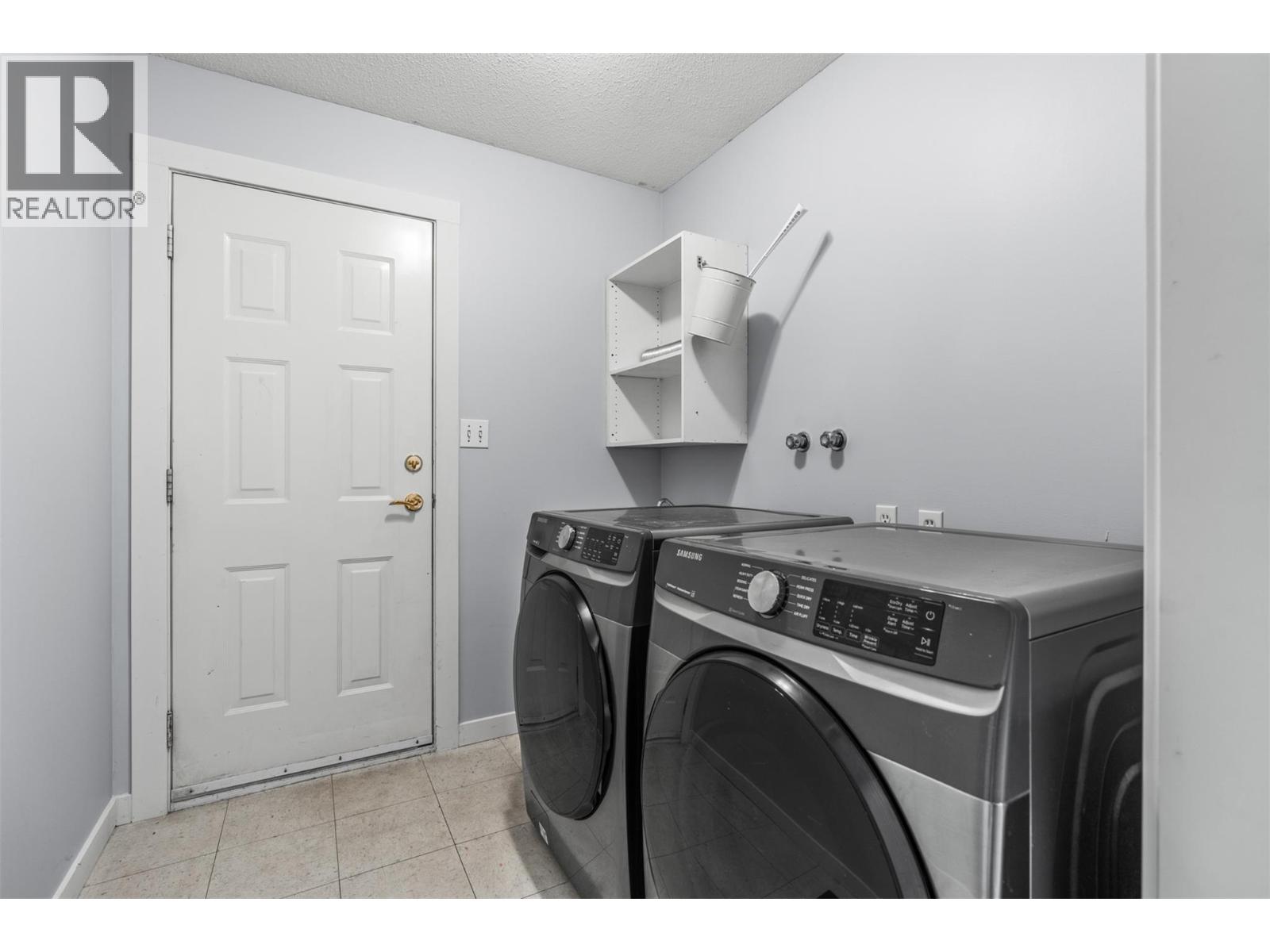 1997 Mountain View Avenue, Lumby