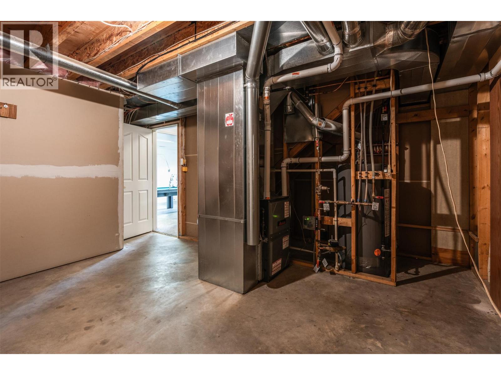 1997 Mountain View Avenue, Lumby