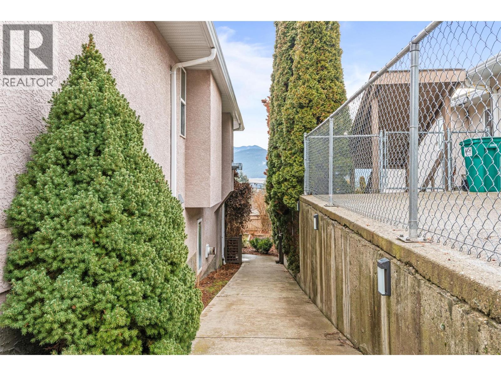 1997 Mountain View Avenue, Lumby