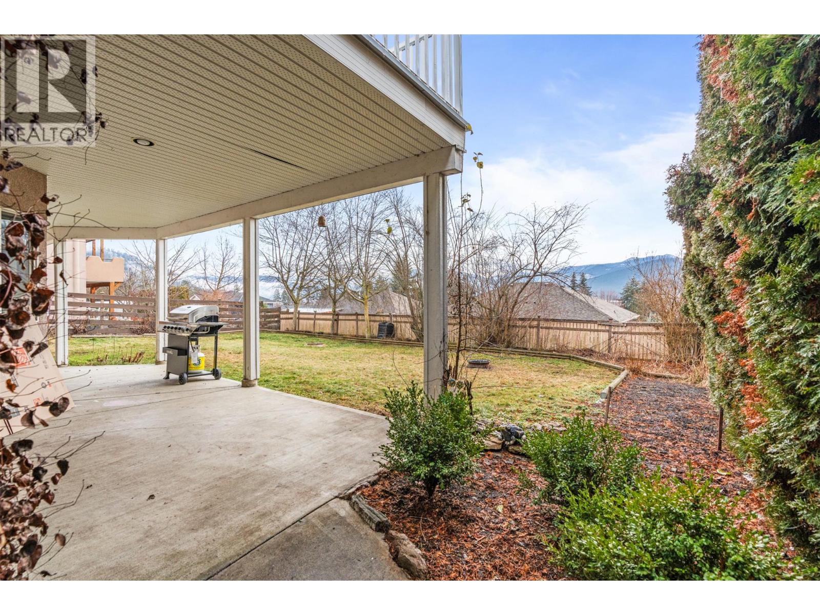 1997 Mountain View Avenue, Lumby