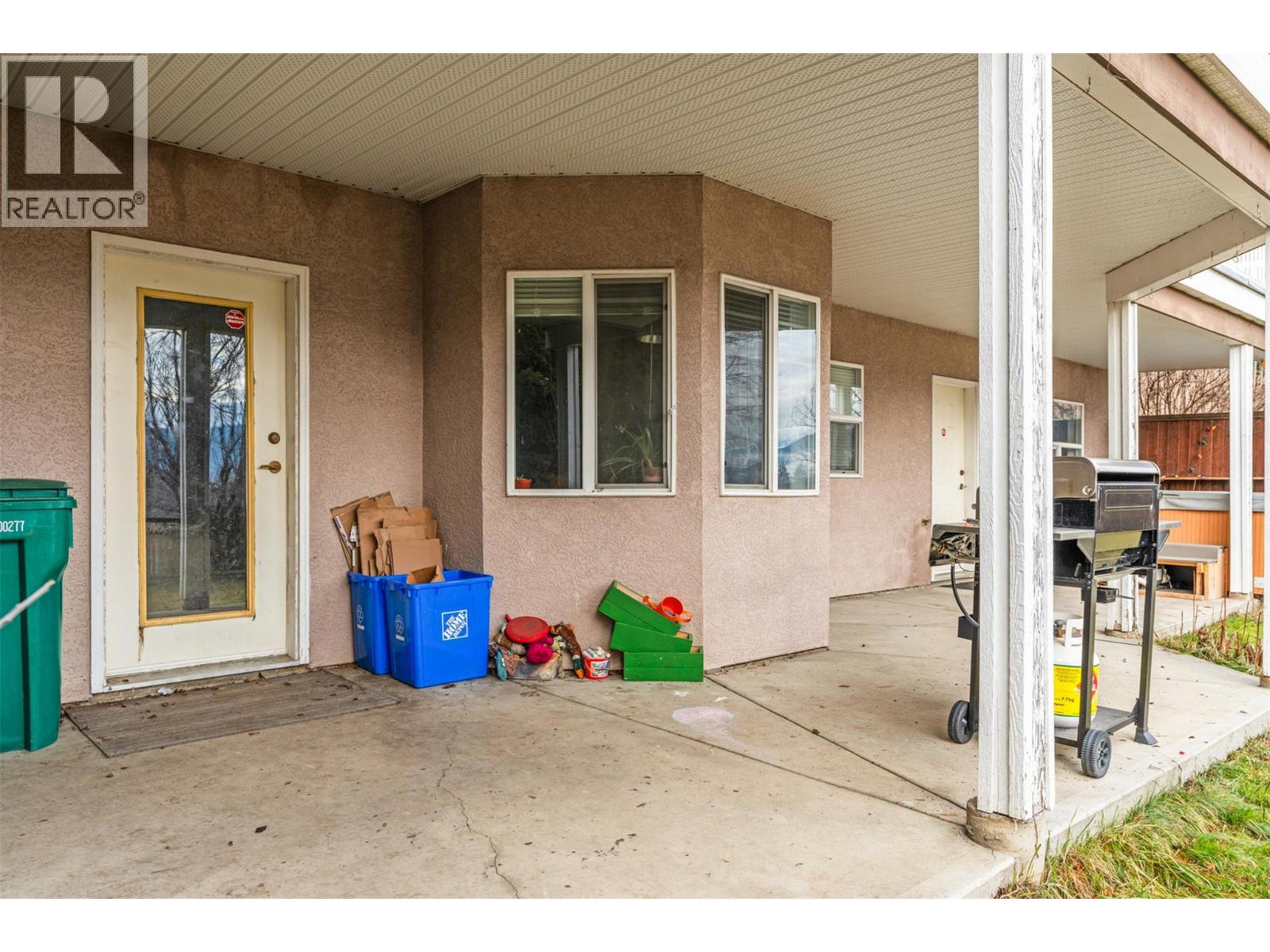 1997 Mountain View Avenue, Lumby