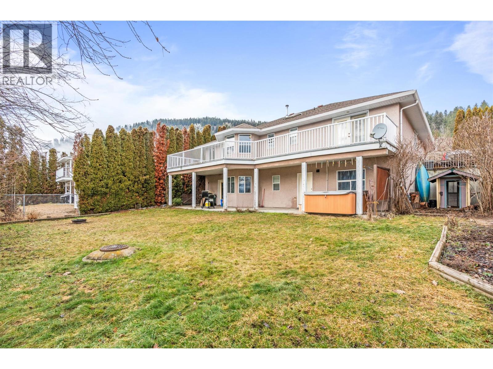 1997 Mountain View Avenue, Lumby