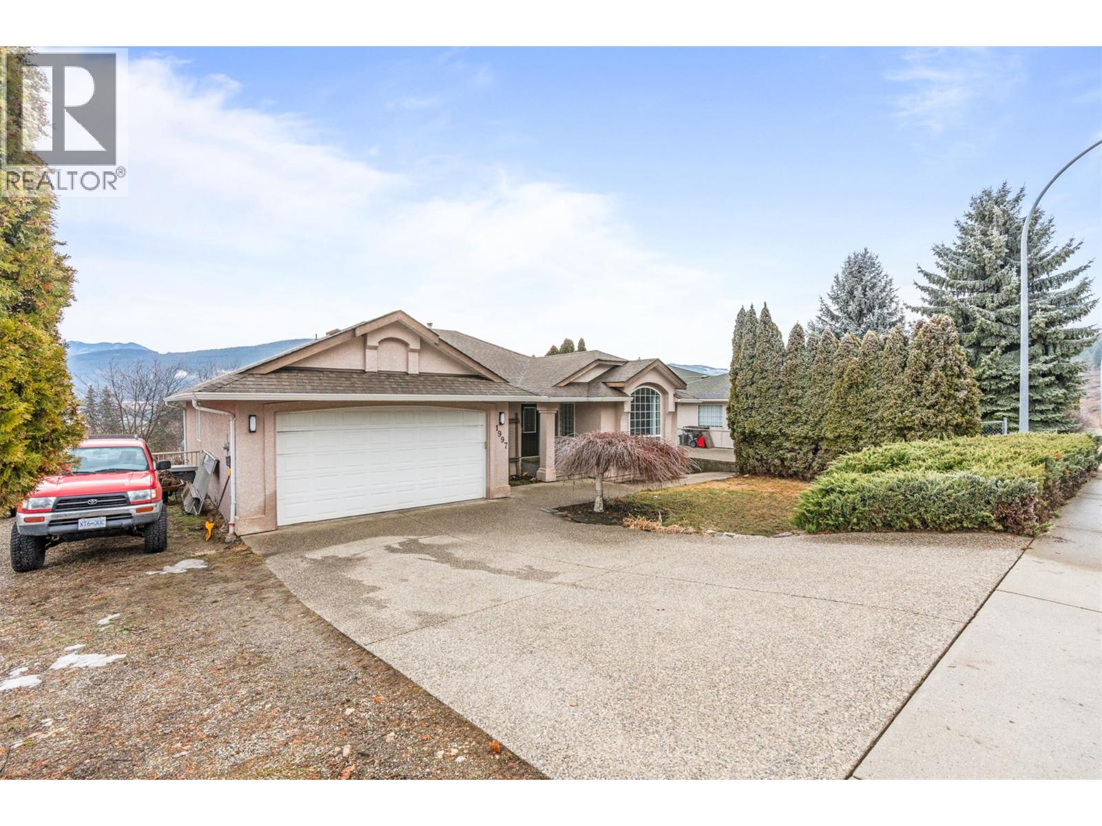 1997 Mountain View Avenue, Lumby