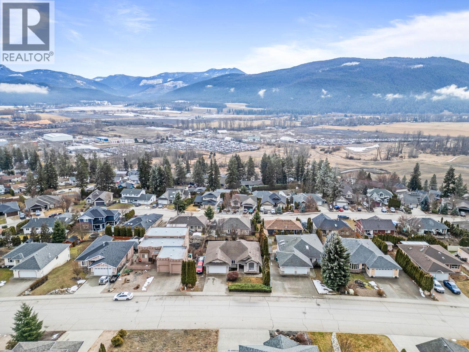 1997 Mountain View Avenue, Lumby