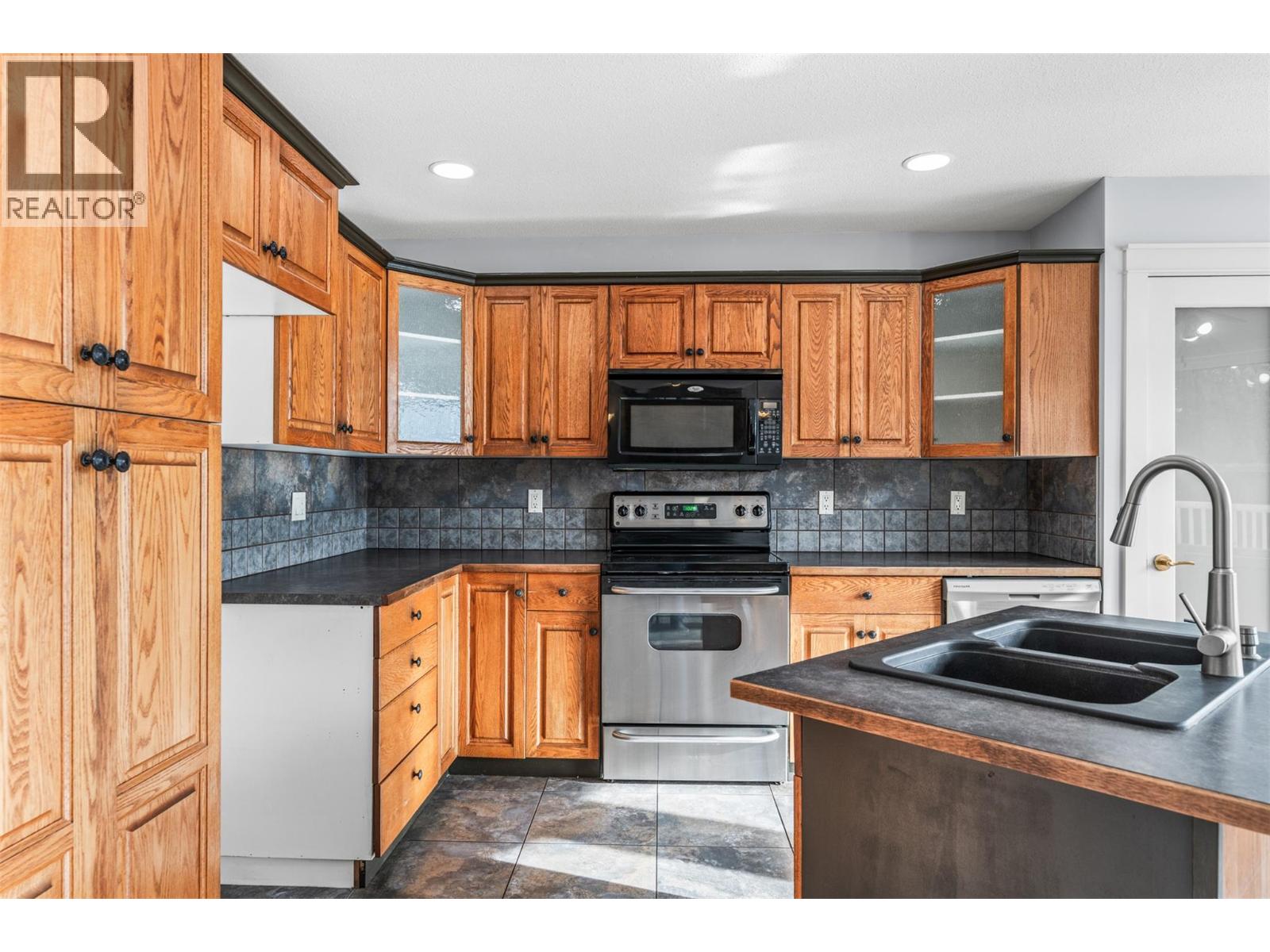 1997 Mountain View Avenue, Lumby