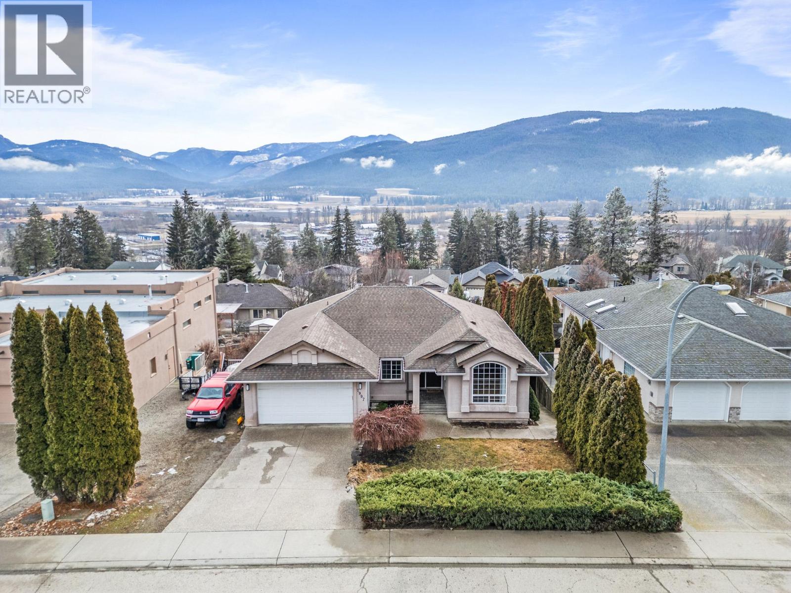 1997 Mountain View Avenue, Lumby