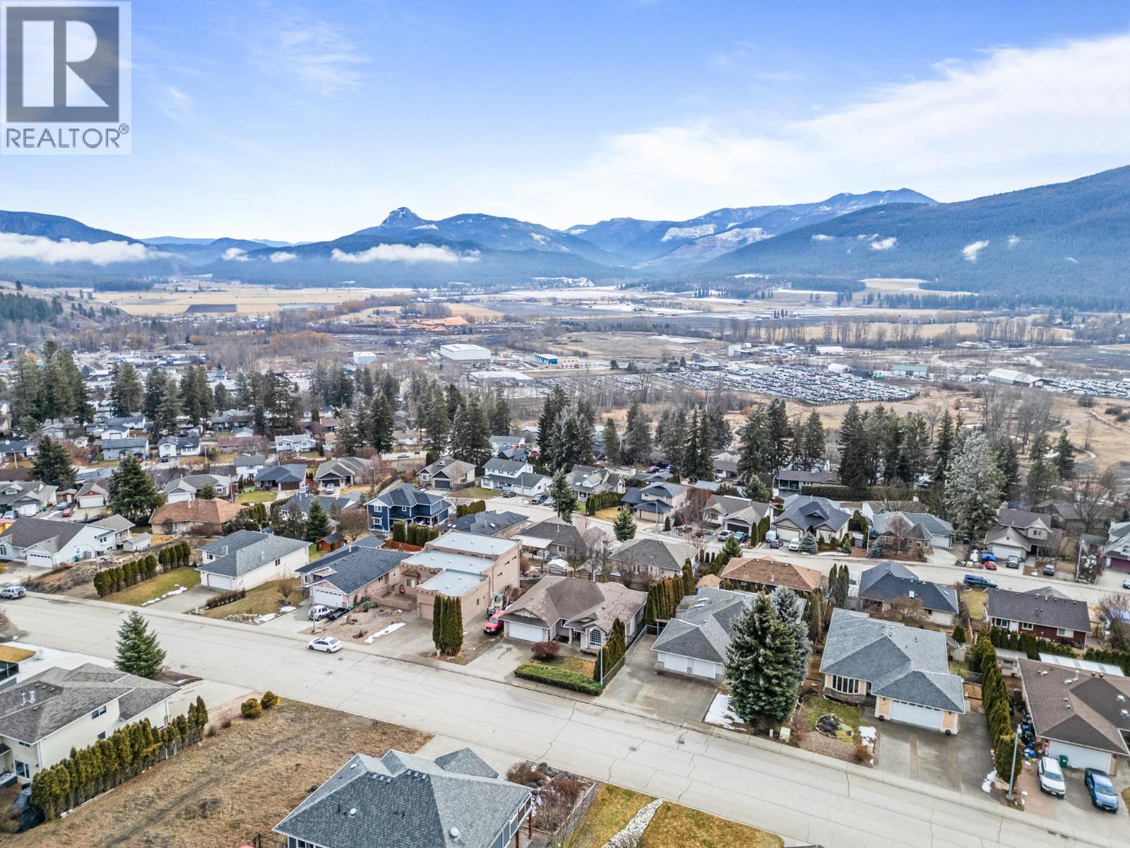 1997 Mountain View Avenue, Lumby