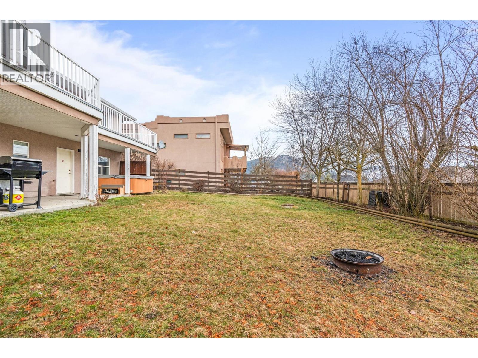 1997 Mountain View Avenue, Lumby