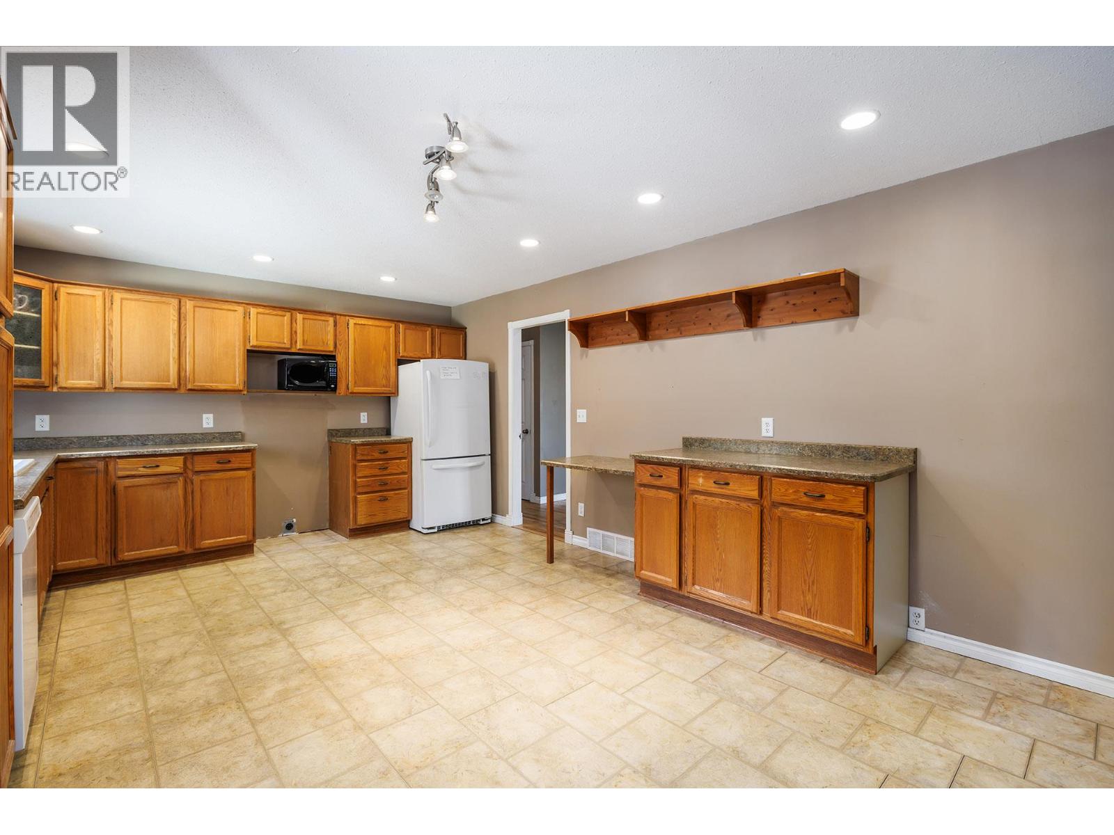 975 Neptune Road, Kelowna