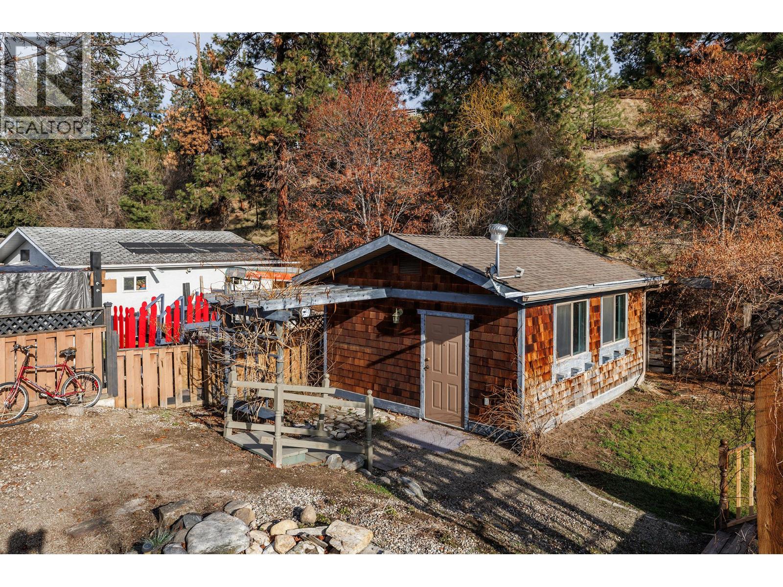 975 Neptune Road, Kelowna