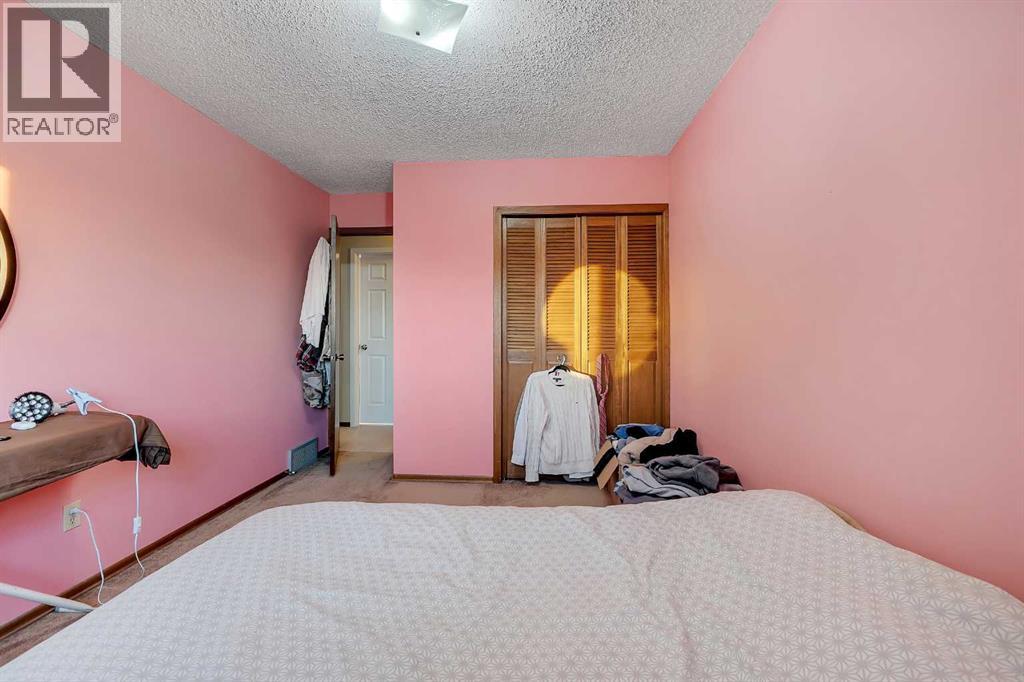 Single Family House for Sale in  Castleglen Court NE Castleridge Calgary 