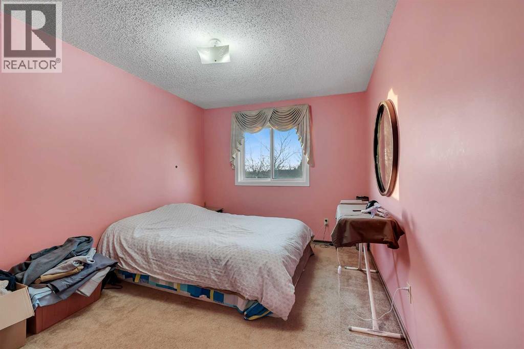 Single Family House for Sale in  Castleglen Court NE Castleridge Calgary 