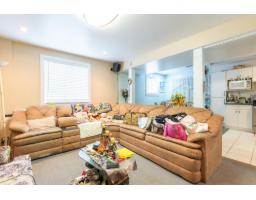 9318 Cinnamon Drive, Surrey, BC V3V1V2 Photo 18