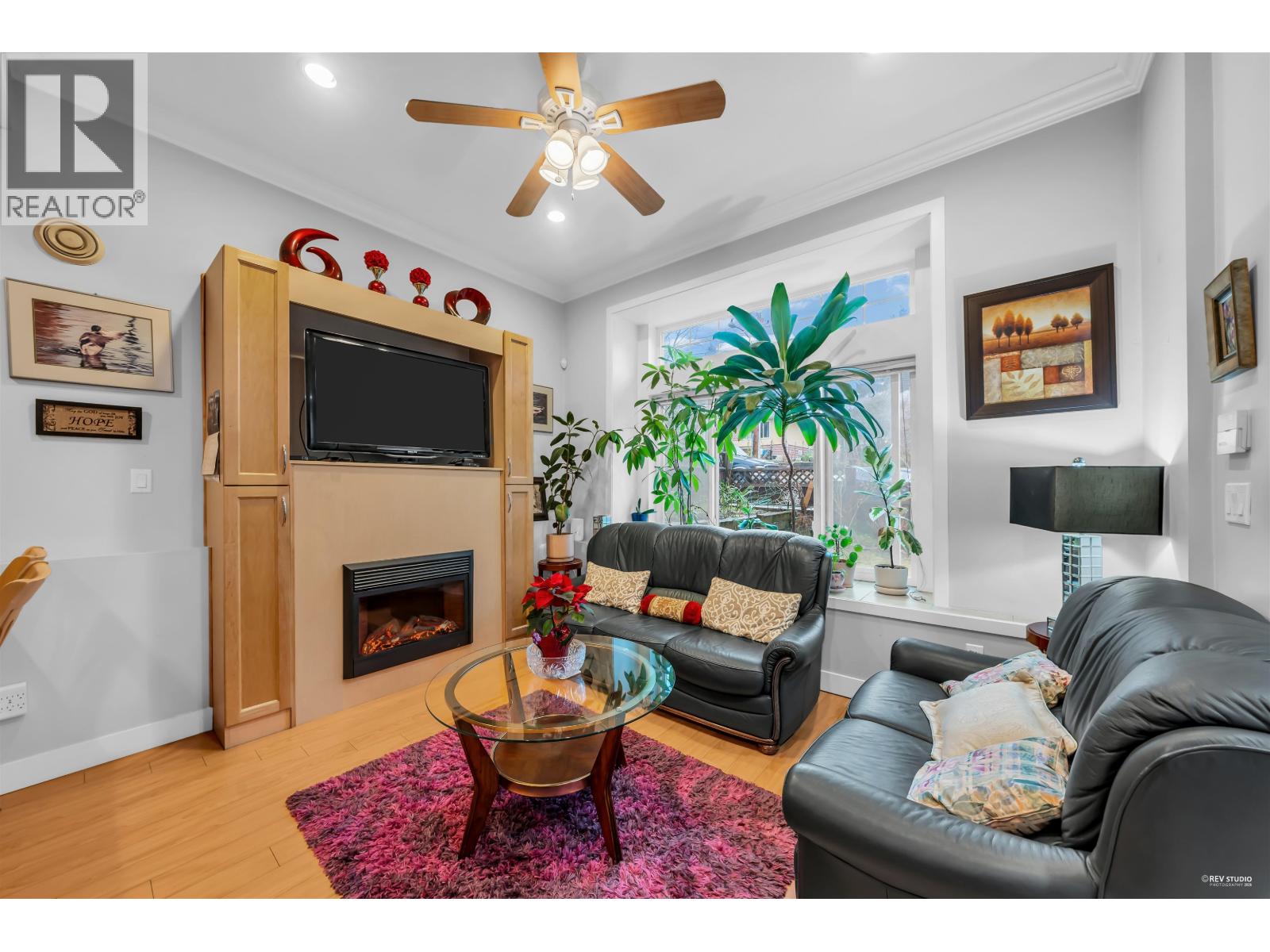 312 STRAND AVENUE - Photo 3 of 37, New Westminster, British Columbia