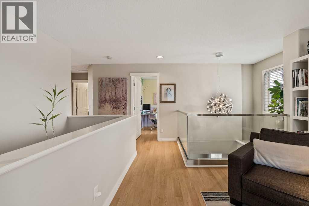 Single Family House for Sale in  Simcoe Terrace SW Signal Hill Calgary 