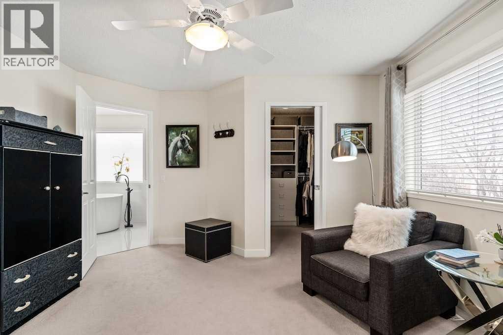 Single Family House for Sale in  Simcoe Terrace SW Signal Hill Calgary 