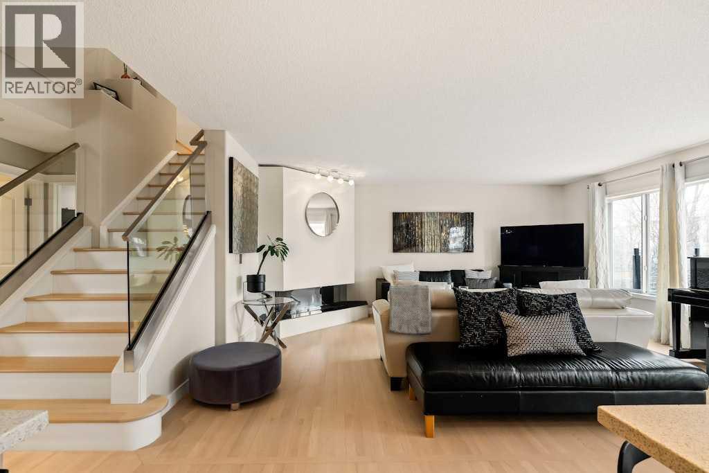 Single Family House for Sale in  Simcoe Terrace SW Signal Hill Calgary 