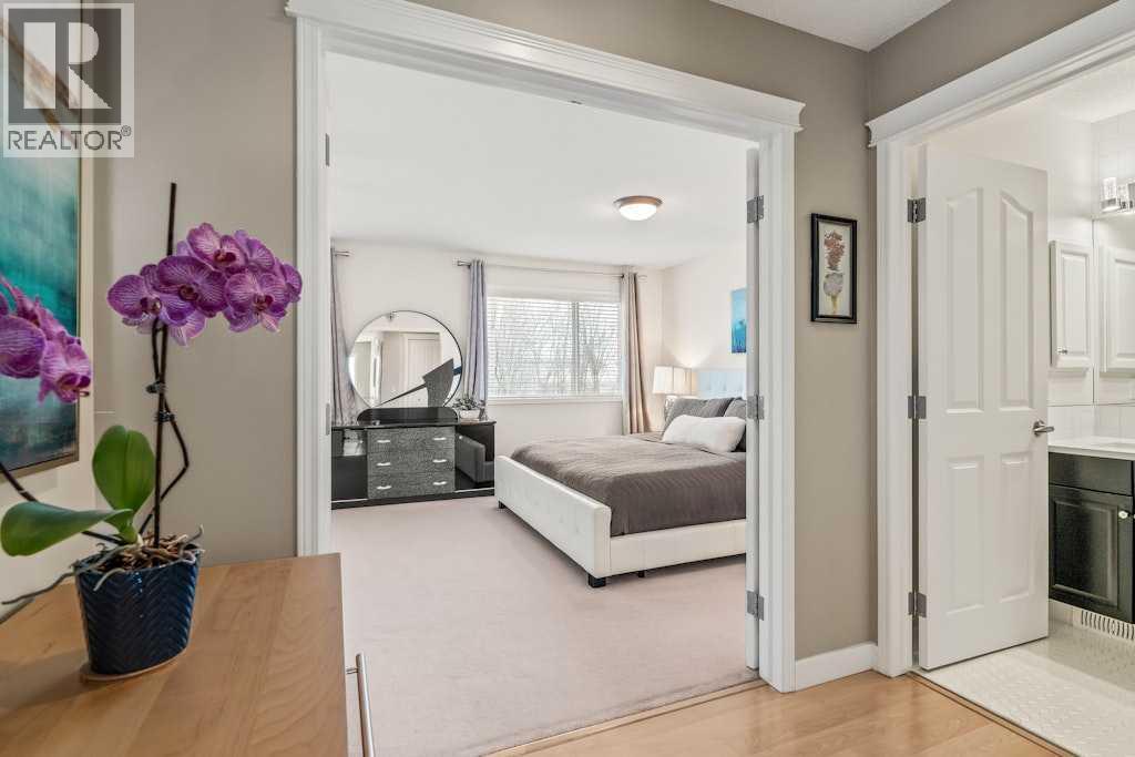 Single Family House for Sale in  Simcoe Terrace SW Signal Hill Calgary 