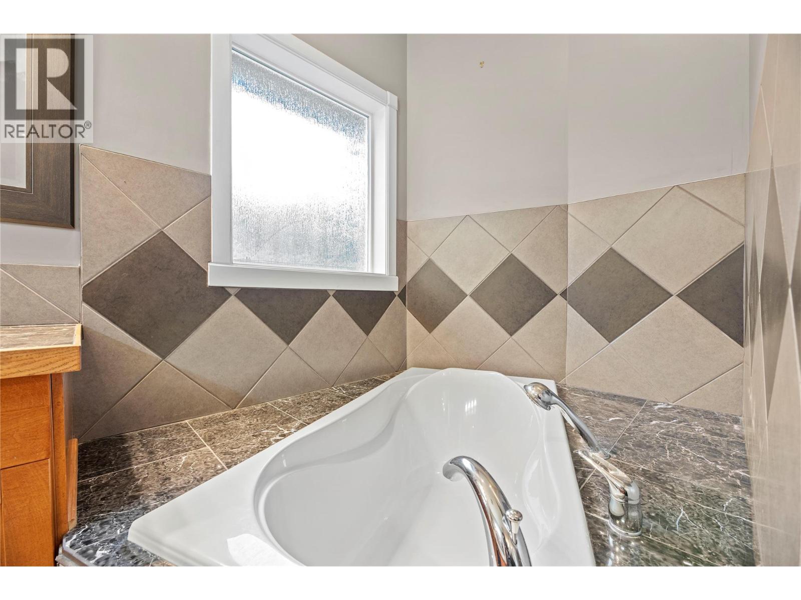 2483 Marine Place - 30