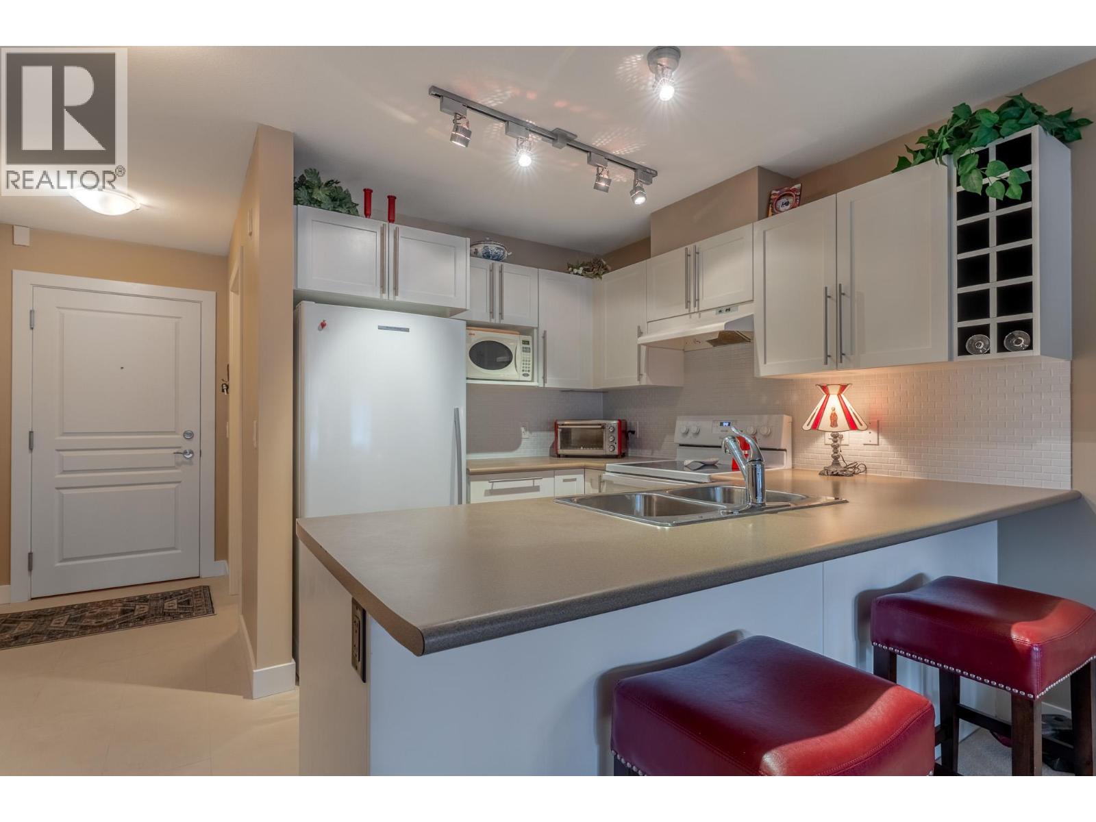 438 1099 Sunset Drive, Kelowna