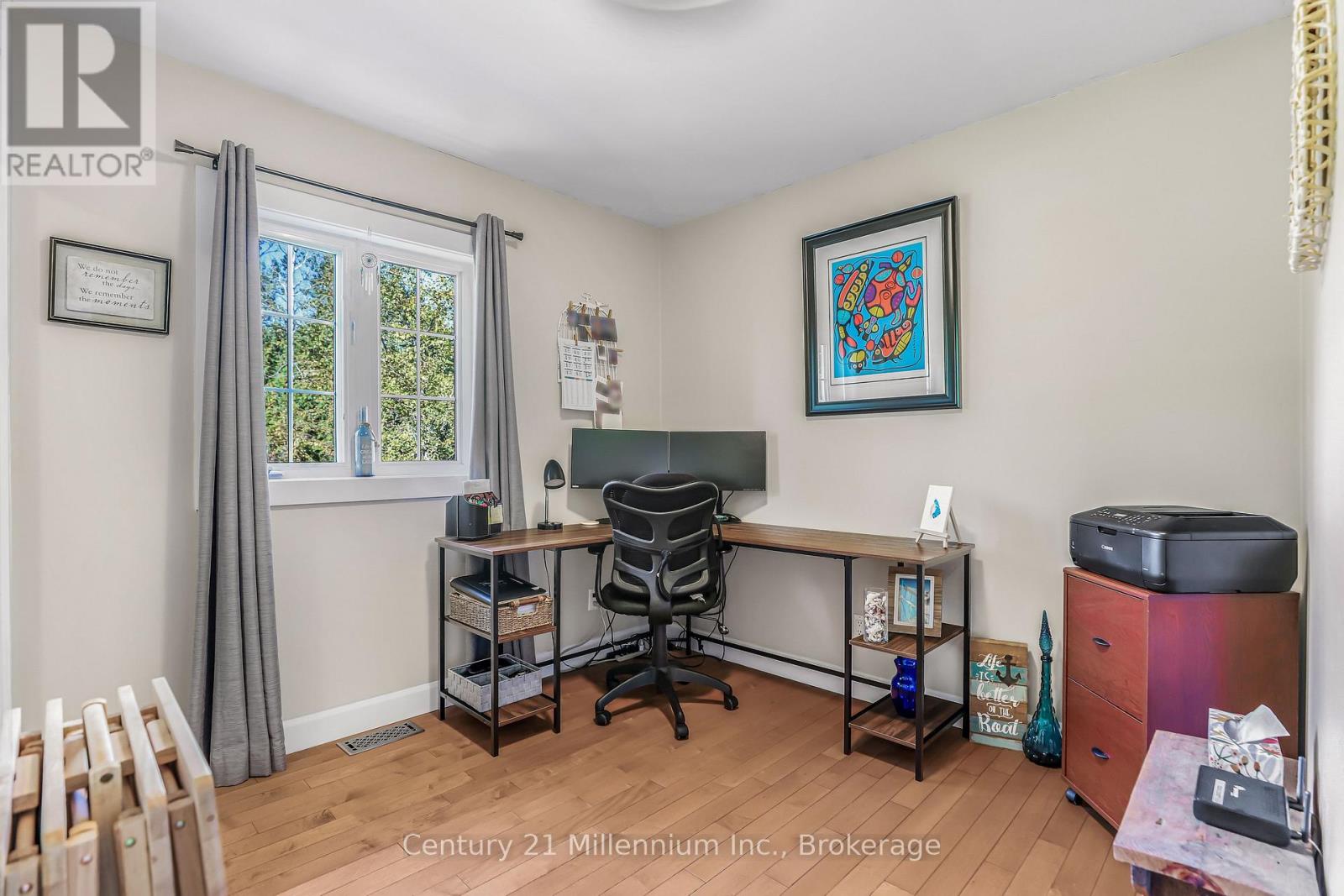 23 PIERCE STREET N - 32