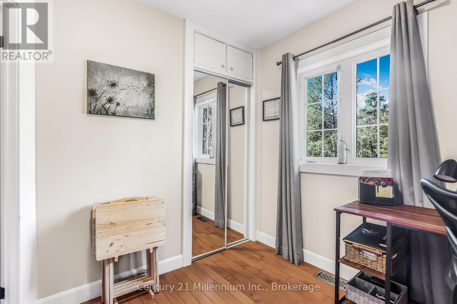23 PIERCE STREET N - 33