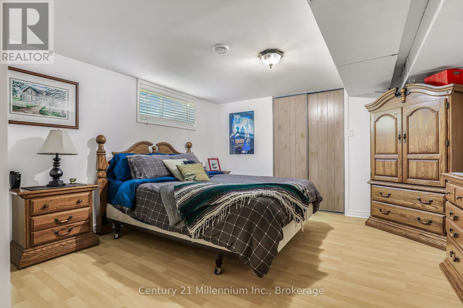 23 PIERCE STREET N - 45