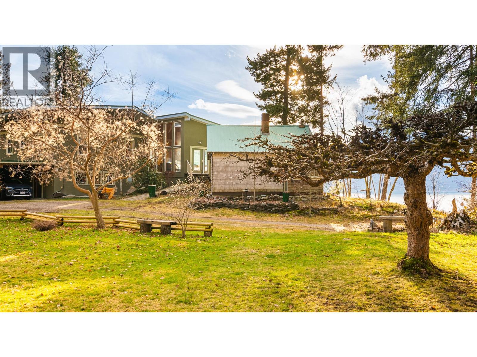 10333 3A Highway, Kuskanook