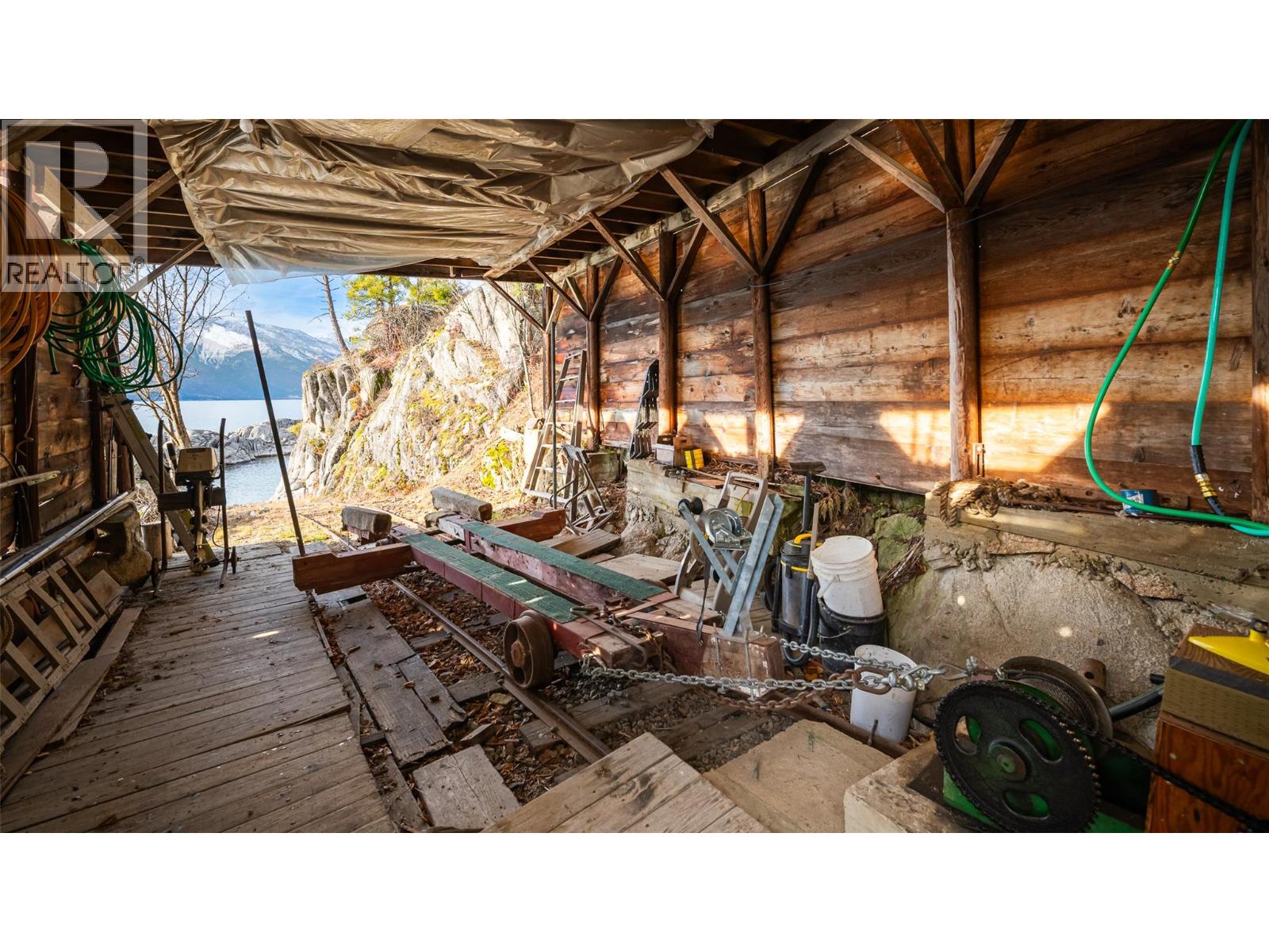 10333 3A Highway, Kuskanook